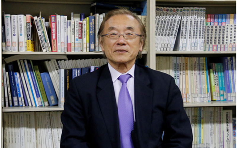 日本著名经济学家、国际贸易投资研究所主任研究员江原规由认为十八大以来中国经济积极快速发展,充分实现了国际化,并在“一带一路”的带动下,建立了新型的合作共赢的国际关系,希望中日两国扩大经济合作关系,携手拓展各大共同领域。