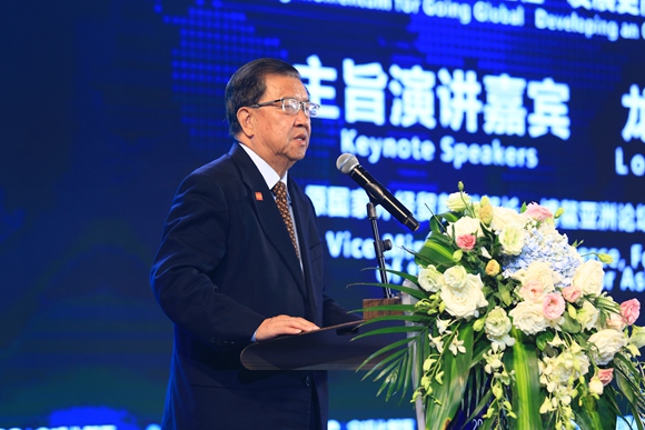 原国家外经贸部副部长,博鳌亚洲论坛原秘书长,CCG主席龙永图发表主旨演讲