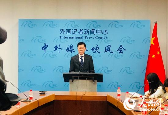 1月10日,2017年度领事工作吹风会在外交部举行,外交部领事司司长郭少春介绍有关情况。