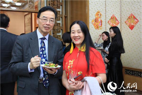 йפӢʹ26վٰ컪˻´дᣬӢŮٳµдϡ㣩