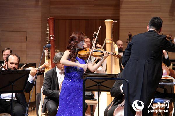 中俄音乐家同台演奏(人民网记者 华迪 摄)