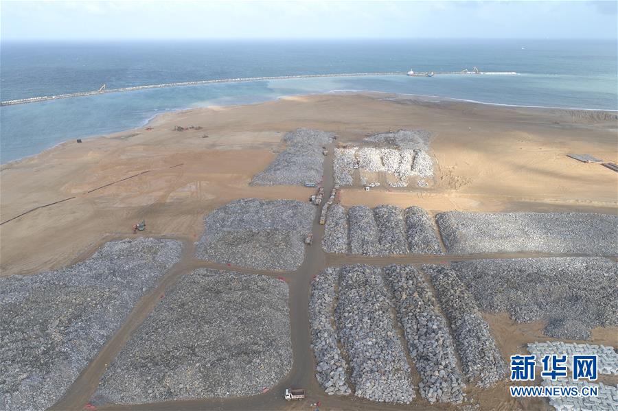 6��8�գ���˹�����������¸ۿڳ�ʩ���ֳ�����ͬ����ʯ�ϱ����ű������ſ����»��緢