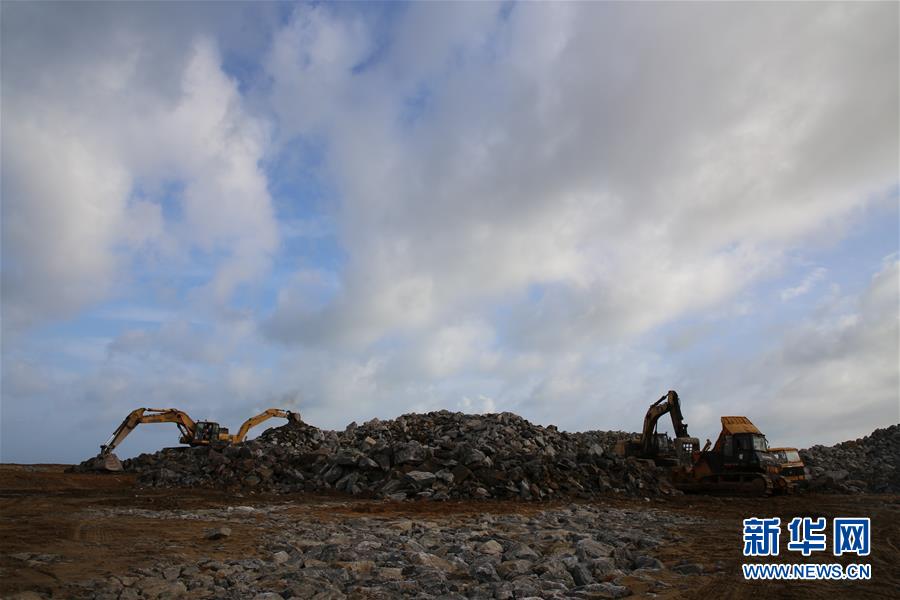 6��8�գ���˹�����������¸ۿڳ�ʩ���ֳ����ھ����ʯ�Ͻ��з��ദ�����»������������ ��