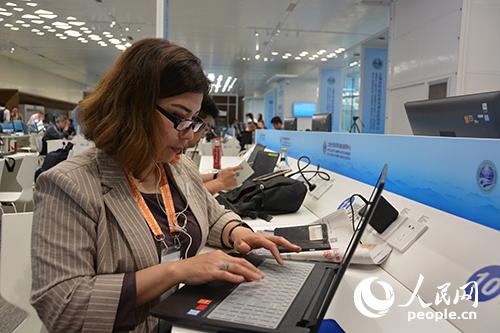 乌兹别克斯坦国家电视台副总编辑茹拉耶娃。