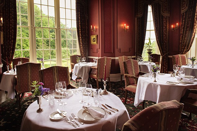 格列纳普城堡餐厅供应的丰富的美食。