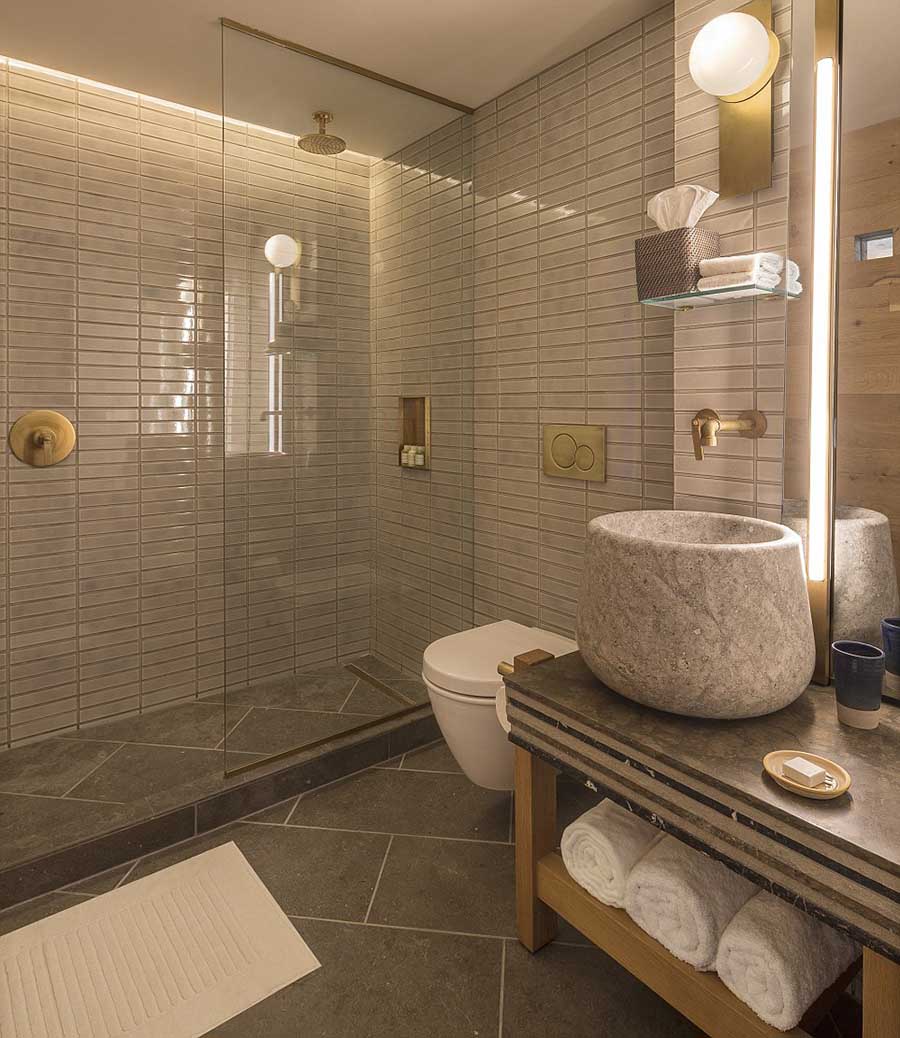 ԡ�ң����о�ʯʽˮ�ۺͻ�����ԡ��