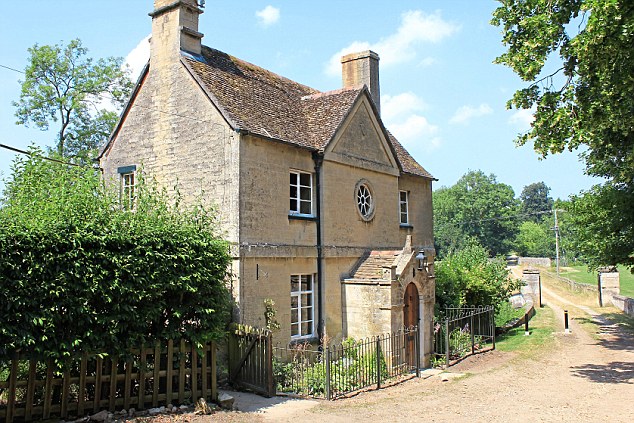 ���ӵ����������������С· ����200����ʷ����ɫС��