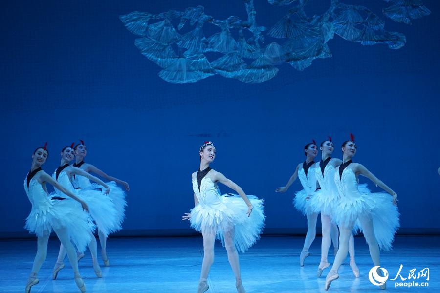 ͼΪ��������Ա������������ɺס��Ե����