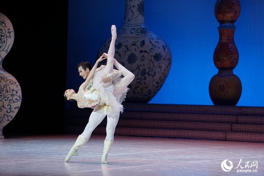 �й���������Ա�ĳ�Ⱥ���ջ���������ϡ��Ե����