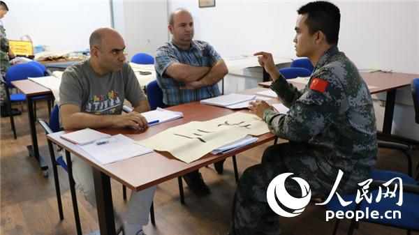 �ڿν�����ά�͹ٱ���ȡС���ѧ��ʽ����ѧԱ���жԻ�����������˫Ȩ �㣩