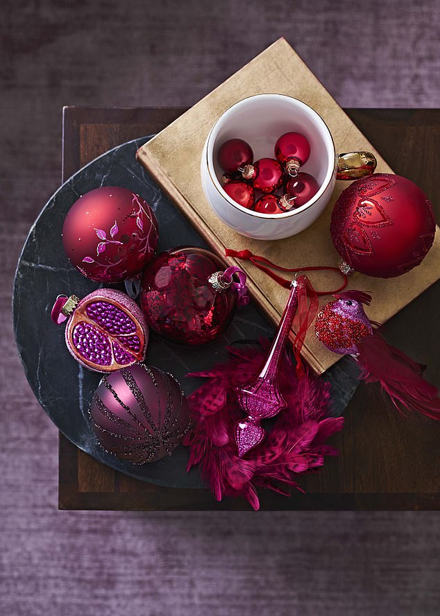 装饰专家Dan Cooper透露了许多圣诞树的装饰技巧。(资料照片)