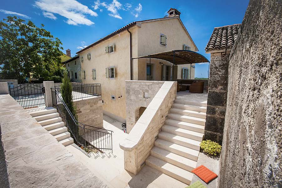 Hiza Histria�����Ƶ꣬����Porec��̲�ȼ�ʤ�ؽ��к̵ܶĳ��̡�