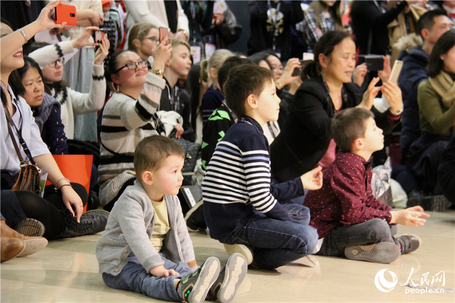 ΪؼͥۻټҳźǰйĻͼΪڱ̧ϵı