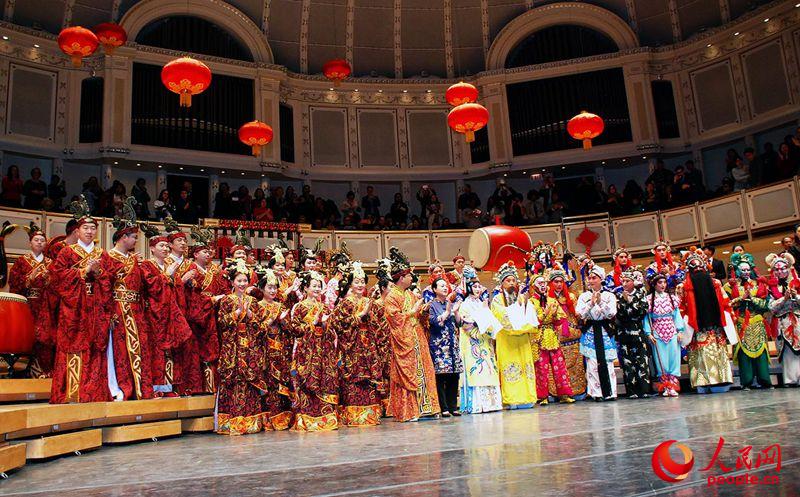 ��֥�Ӹ罻��������졢�й��������ӹ����ż��й����Ҿ���Ժһ�������ݳ�����ף���괺�����ֻᣬ����ʱ��2��10����֥�Ӹ罻�����ľ��С�ͼΪ�ݳ�����Ա��лĻ���Ŵ�����