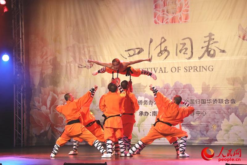  ĺͬݳ߽ϷԼ˹ɽɮŴʵ