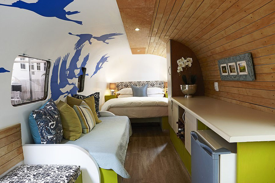 ÿ��Airstream�ϳ���ӵ���Լ���װ�����⡣ͼΪ����԰���⡣