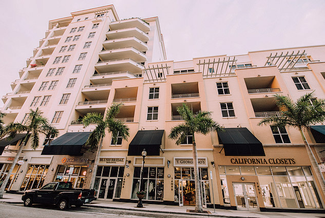 萨拉索塔的购物区。