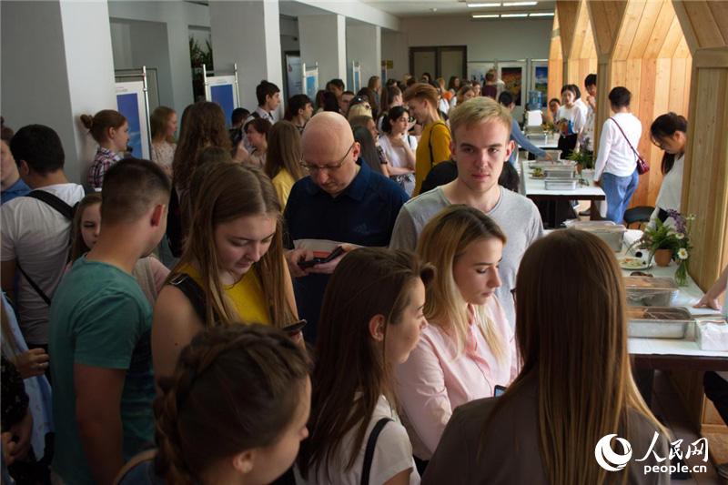 жѧԺڶ조һһ·йĻĪ˹Ƴɹٰ졣