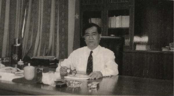 资料图:李家忠大使在办公室