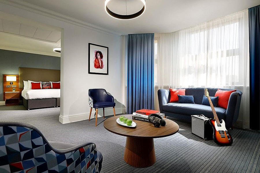 ׶Hard RockƵ꣬˿ôFenderһڹҡ