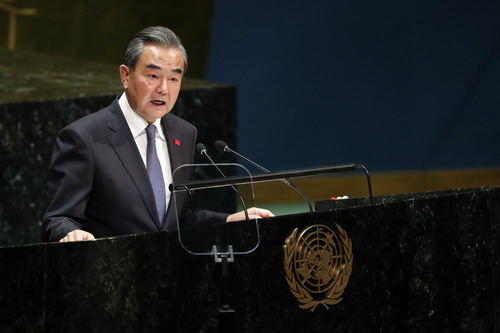 当地时间2019年9月27日,国务委员兼外交部长王毅在纽约联合国总部出席第74届联合国大会一般性辩论,并发表题为《今日之中国,世界之中国》的讲话。图片来源:外交部网站