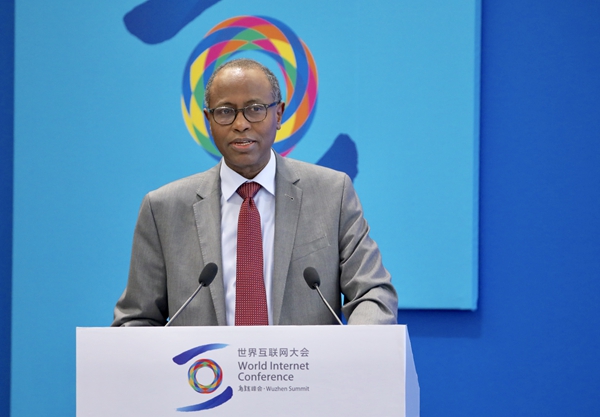 联合国儿基会奥马尔·阿卜迪:确保将儿童网络安全置于核心位置