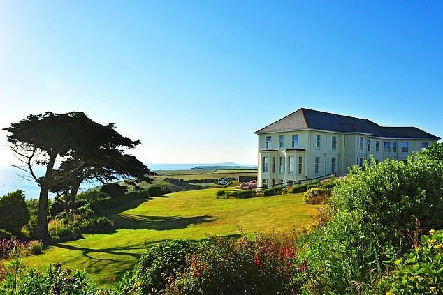 Pourrian酒店享有大西洋美景。