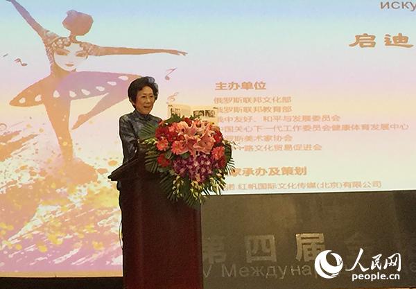 原新闻出版总署副署长、中国新闻文化促进会理事长李东东致辞。(记者 燕勐 摄)