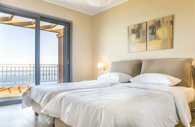 ɹ۷羰Ŀͷ¥ʵаǺ׳ɫ 