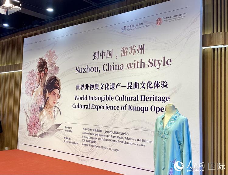 ڱ⽻ԱĻĵ᳡ڣװʮۡ 粨