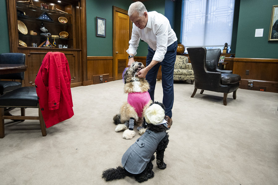 ʱ1027գʢɽȹṷװУԱԱ칷μӡӾйȨƷתء