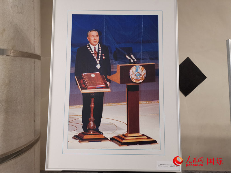 ͼƬչʾ1999˹̹ͳҮְ ٻ