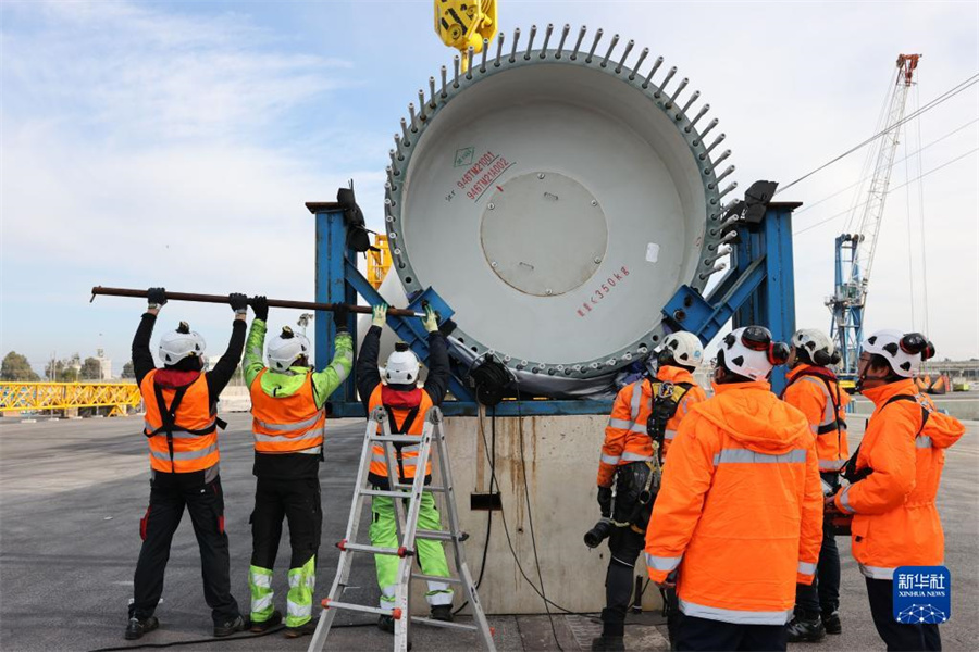 ϲУйʩԱװҶƬ127㣩» ӽ 