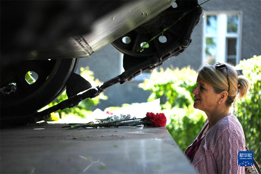 58գڵ¹׶ֵĵ¶ݣһŮһչ̹ǰ׻»  