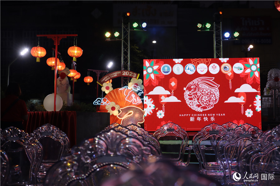 ̩��������ҫ���������ڵ�չ��Ļʽ�ֳ��������� ��ټ���