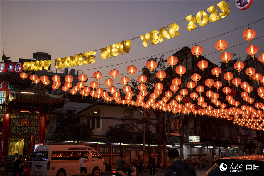 ̩��������ҫ���������ڵ�չ��Ļʽ�ֳ��������� ��ټ���