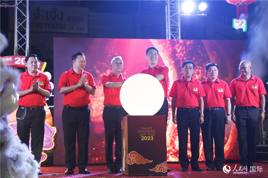 ̩��������ҫ���������ڵ�չ��Ļʽ�ֳ��������� ���Դ���