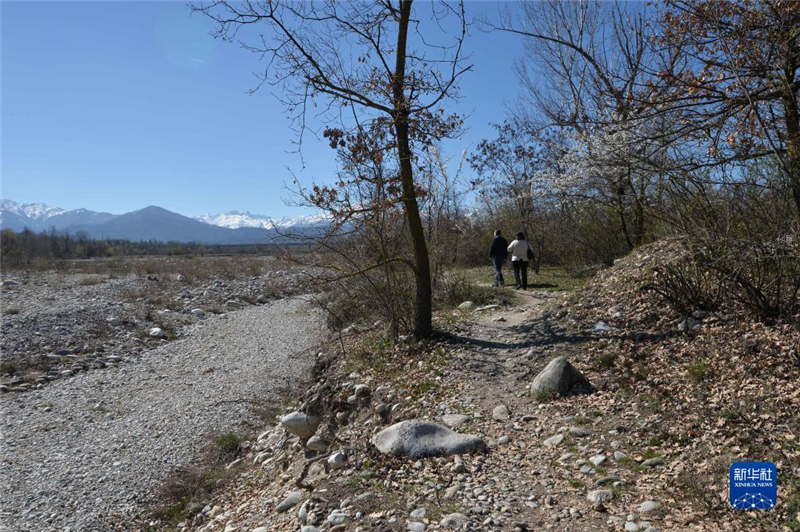 325գƤشڸɺԵĽӺӴ