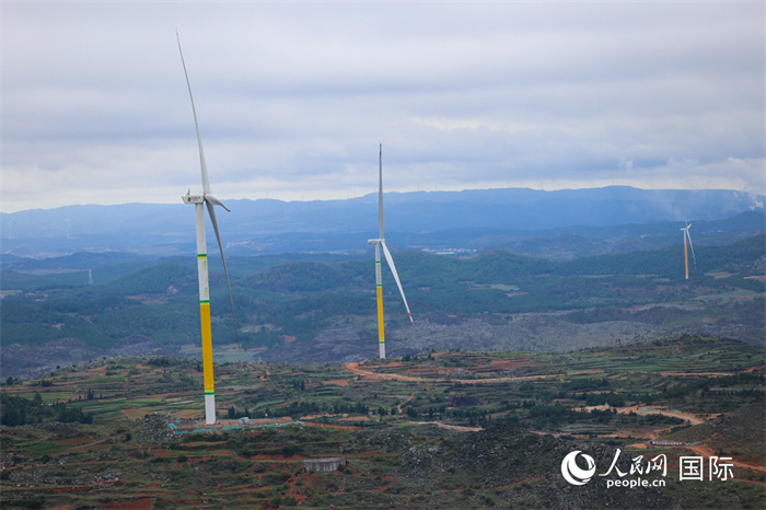位于云南省曲靖市富源县的富源西风电基地。(人民网 李发兴摄)