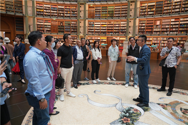 7月1日下午,研修班一行参访华为松山湖基地