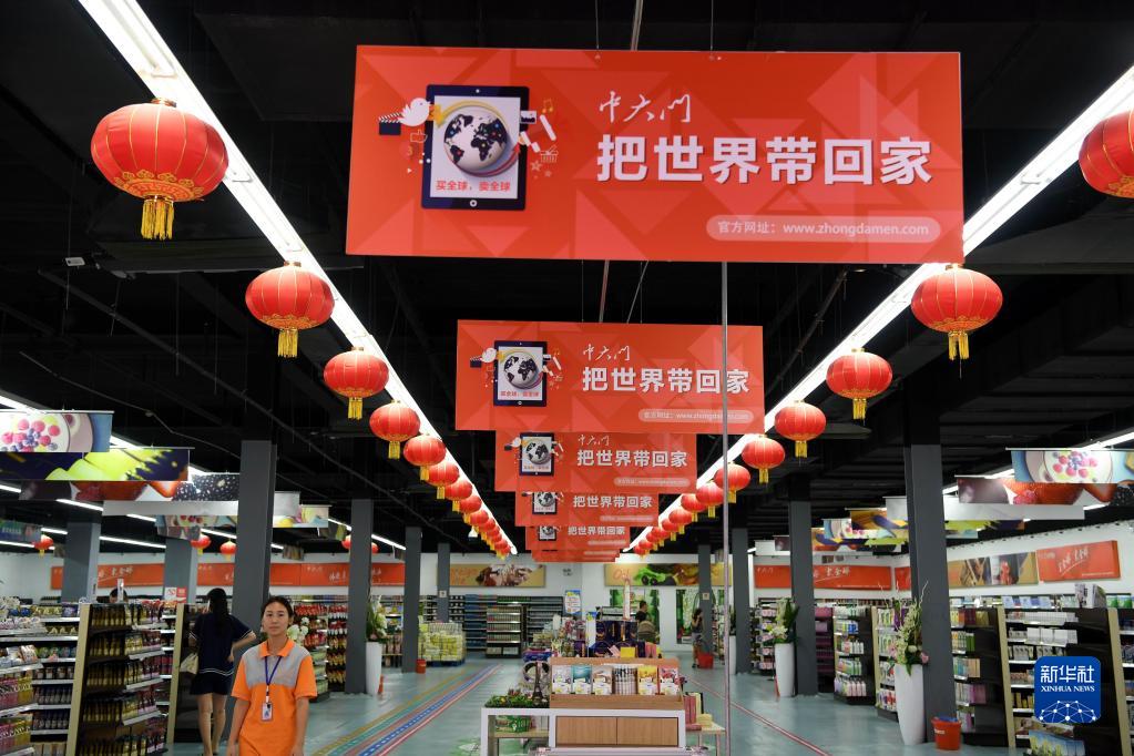 河南省郑州市“中大门”保税直购体验中心一角(2016年8月18日摄)。新华社记者 朱祥 摄