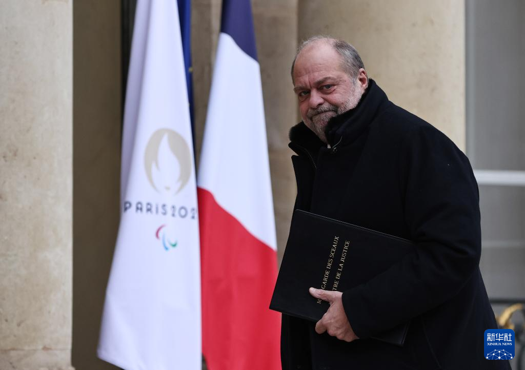 1��12�գ�����˾������Ī�׵ٵִ���谮���Ṭ��׼����ϯ��һ�������״��ڸ���顣�»�����߸߾���