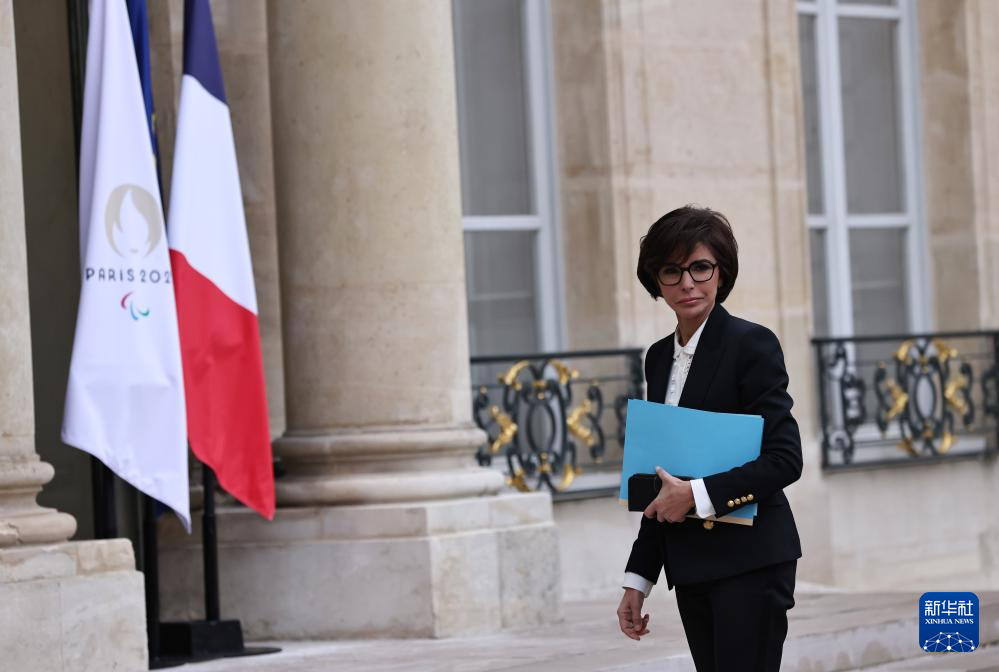 1��12�գ������Ļ�����������ٵִ���谮���Ṭ��׼����ϯ��һ�������״��ڸ���顣�»�����߸߾���