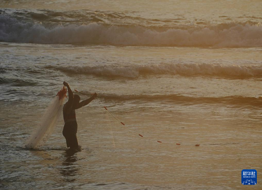 1��18�գ����³���ʻ��������ĺ��ߣ�һ������ʹ���������񺣲�Ʒ���»������ ���� ��