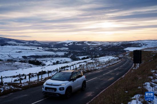 ����1��19����Ӣ��Ӣ�������������ѩ��ɫ���»��緢���Ƕ��������㣩