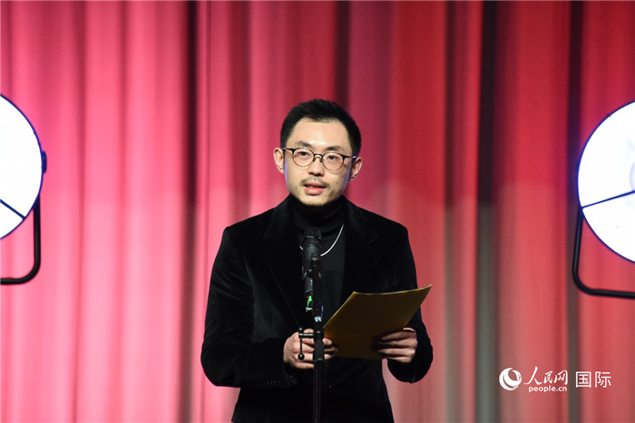 全瑞典中国学生学者联谊会主席田益源发言。人民网记者 殷淼摄