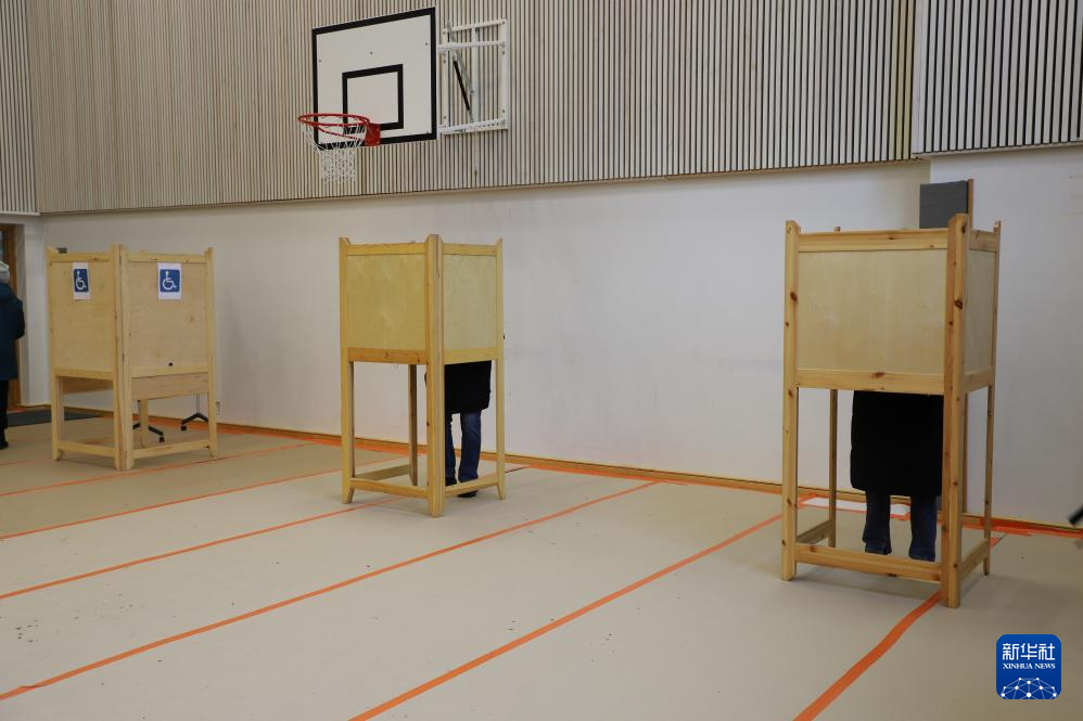 211λڷն嵺СѧһͶƱվ»߳¾