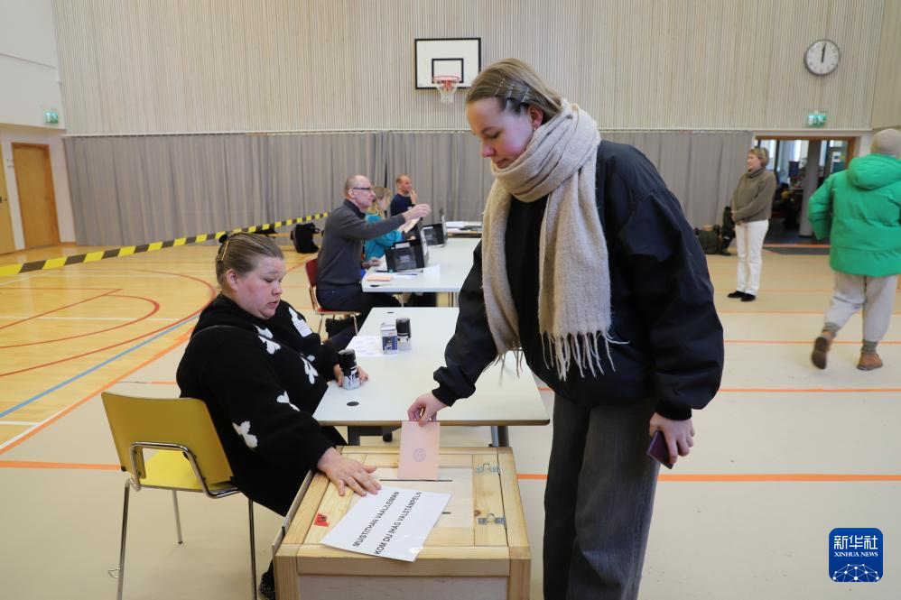 211λڷն嵺СѧһͶƱվ»߳¾