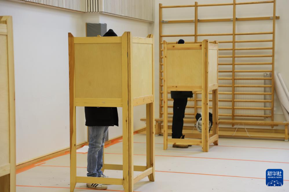 211λڷն嵺СѧһͶƱվ»߳¾