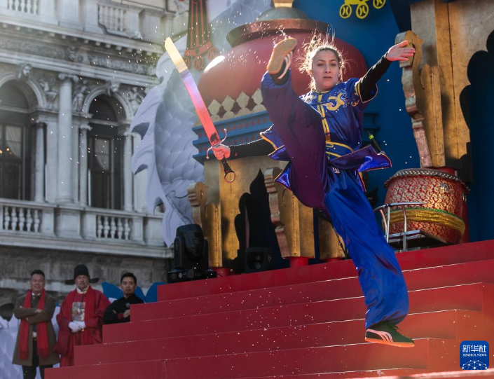 2��13�գ������������˹���������ڻ��չʾ�й������»������ � ��